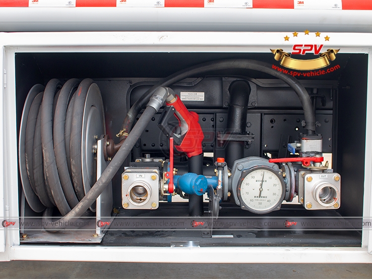 4,000 Litres Refueling Tank Truck ISUZU - Discharge Box 4,000 Litres Refueling Tank Truck ISUZU - Discharge Box